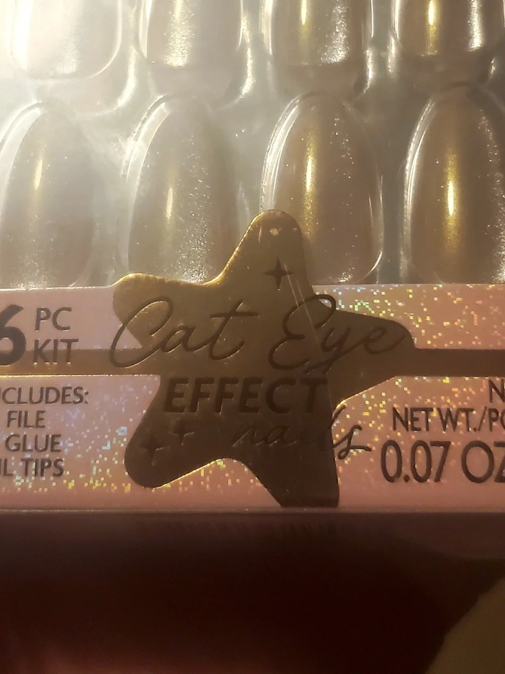 L.A. Girl Oh... So Shiny Artificial Nails - Iridescent Pearl Set